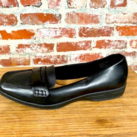 ♡ Black Faux Leather Penny Loafers 11W - Picture 3 of 15